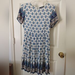 Small. Blue and White Patterned Dress